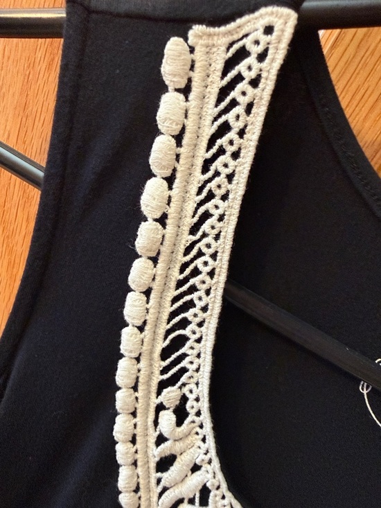 Soma Black Tank Top with Cream Crochet V-Panel - Picture 2 of 8